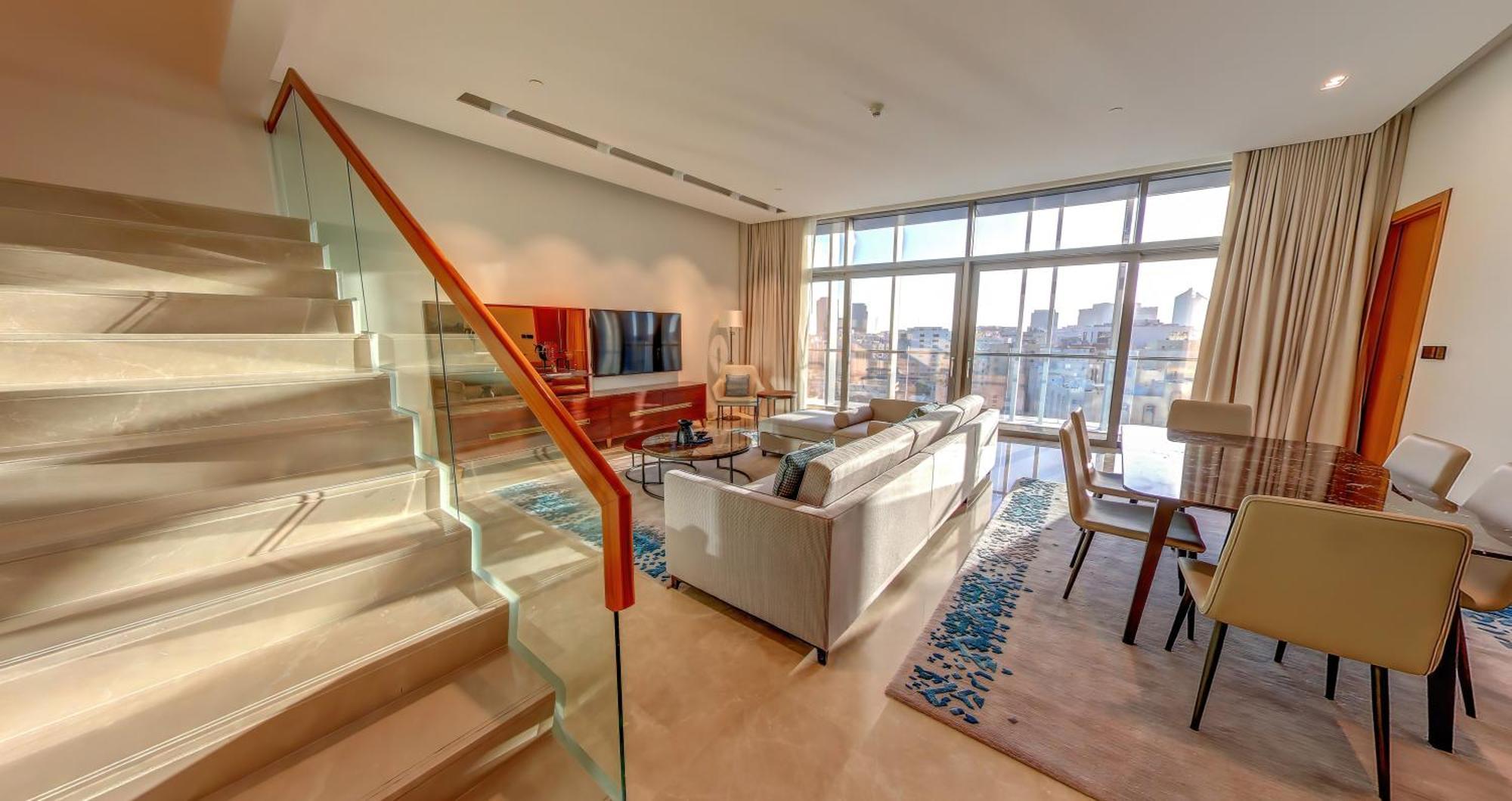 Banyan Tree Doha At La Cigale Mushaireb Bagian luar foto A living room in a typical apartment